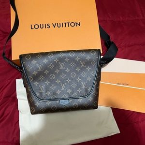 Authentic NEW Louis Vuitton Magnetic Messenger Bag